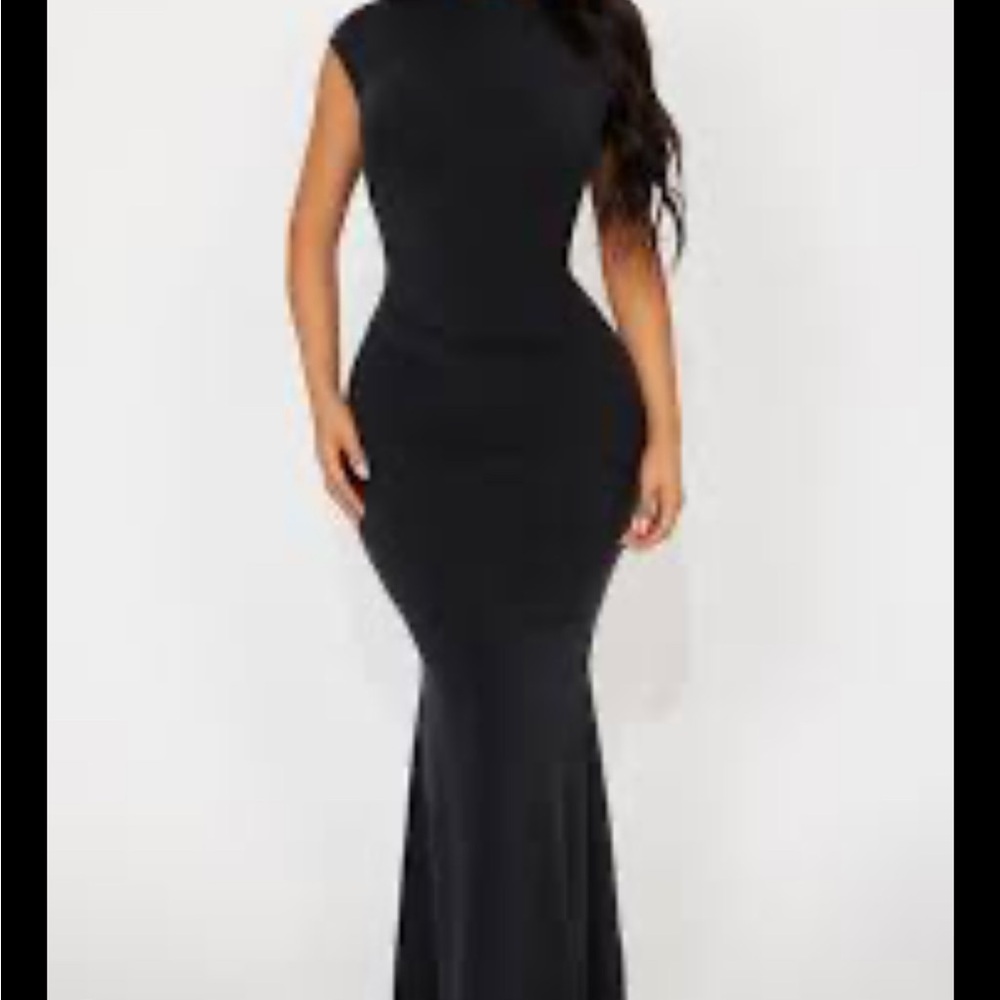 Fashion Nova Black Pleated Maxi Dress V-Neck